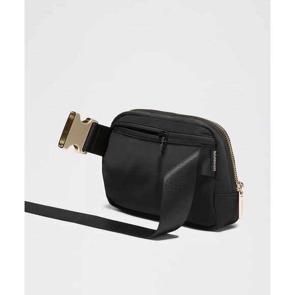 Lululemon Everywhere Belt Bag 1L Black Medal Gold Adjustable Strap NEW/NWT!! - Picture 7 of 8